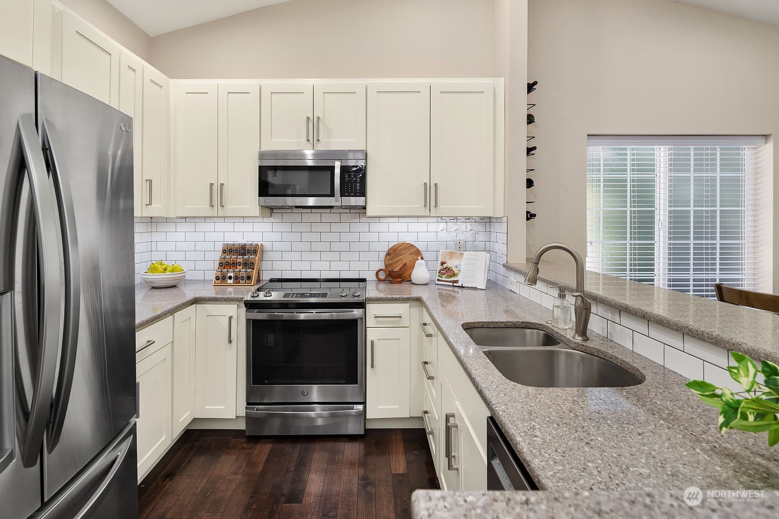 18651 Northeast 55th Way, Unit PP Redmond, WA 98052 - Photo 8 of 35 a kitchen with stainless steel appliances granite countertop a sink stove and refrigerator