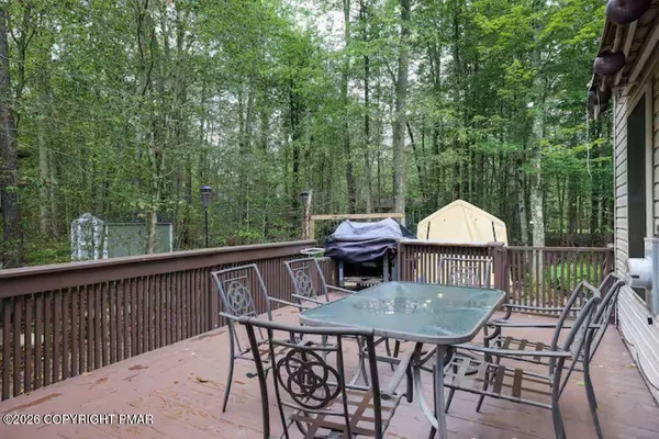 $2,300 | 7118 Winnebago Drive, Pocono Lake, PA 18347