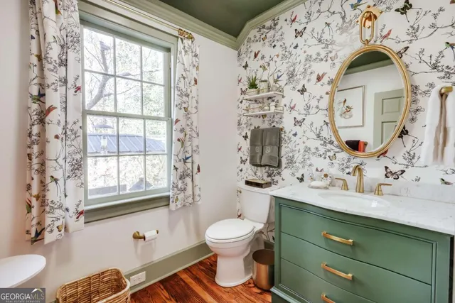 a view of livingroom with furniture and wooden floor