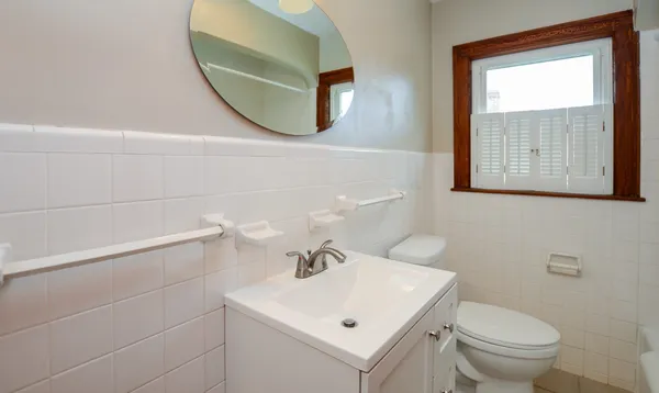 $2,600 | 32 Gilman Street, Unit 2 2, Nashua, NH 03060