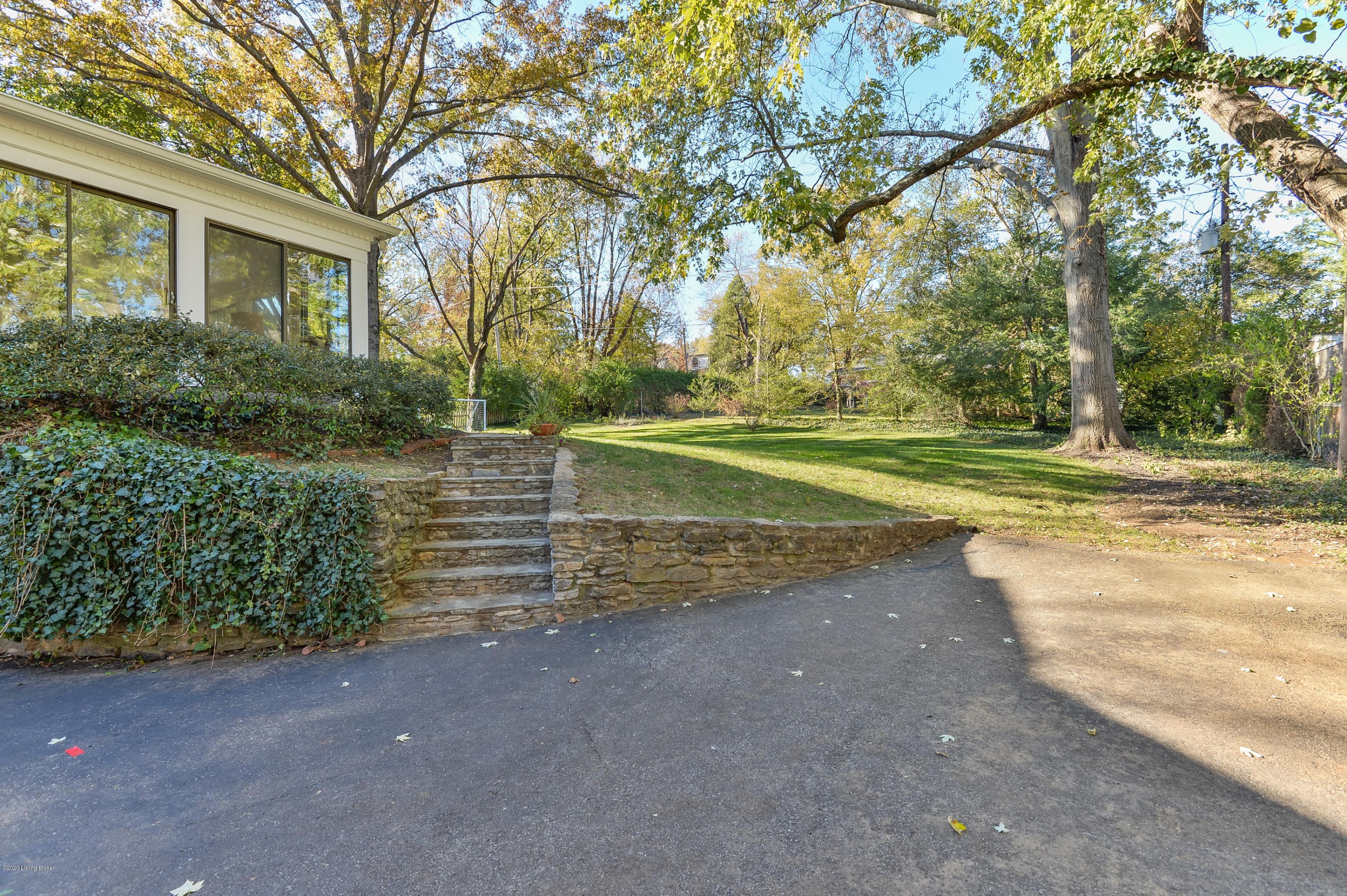 5705 Apache Road Louisville, KY 40207 - Photo 39 of 50 048 - 20201104 1331