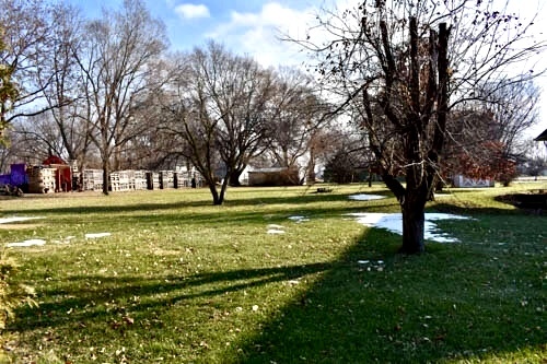 25109 Indian Ridge Road Sterling, IL 61081 - Photo 11 of 34 a garden view with a fountain