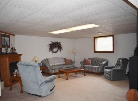 25109 Indian Ridge Road Sterling, IL 61081 - Photo 32 of 34 a living room with furniture and a air conditioner vent