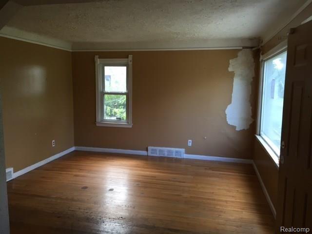 9226 Trinity Street Detroit, MI 48228 - Photo 5 of 8 image10.jpg