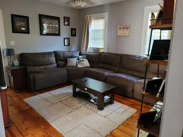 $2,200 | 3 Buxton Court, Unit 1, Andover, MA 01810