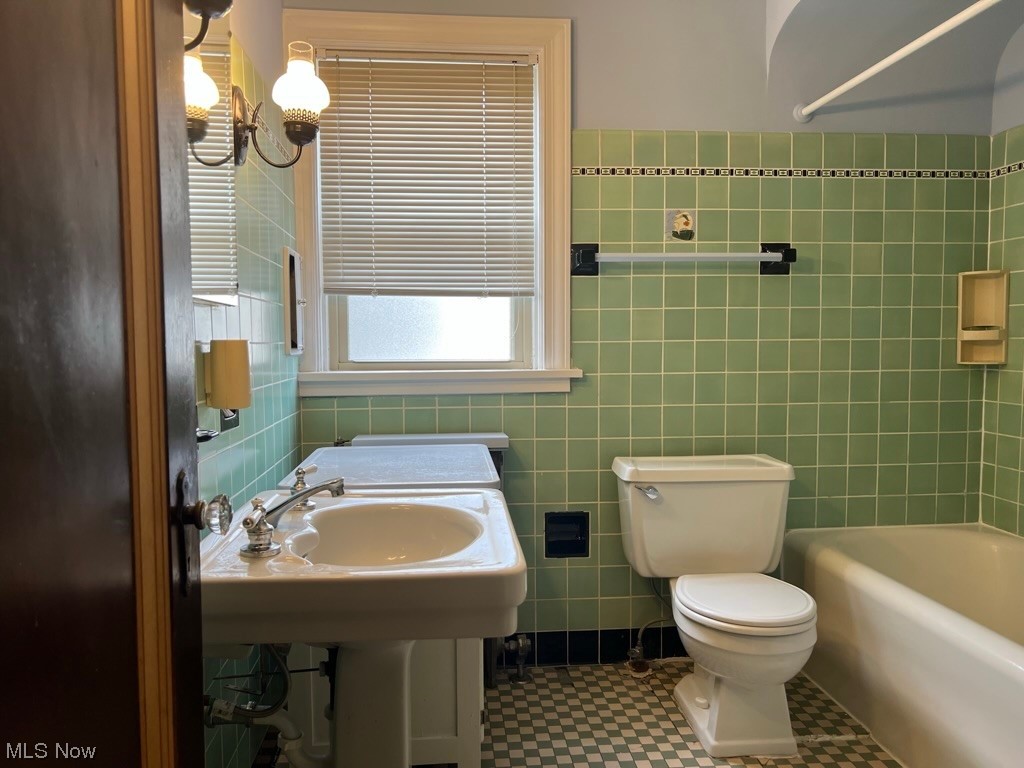 2572 Eaton Road Cleveland, OH 44118 - Photo 20 of 35 2nd floor full bathroom with tile flooring and walls
