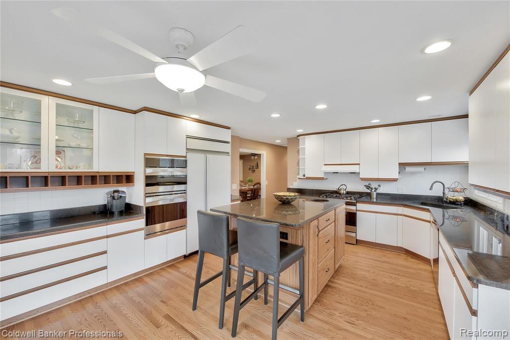135 West Hickory Grove Road Bloomfield Hills, MI 48304 - Photo 10 of 42