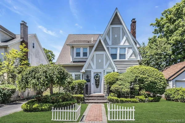$749,000 | 1680 Roosevelt Street, Baldwin, NY 11510