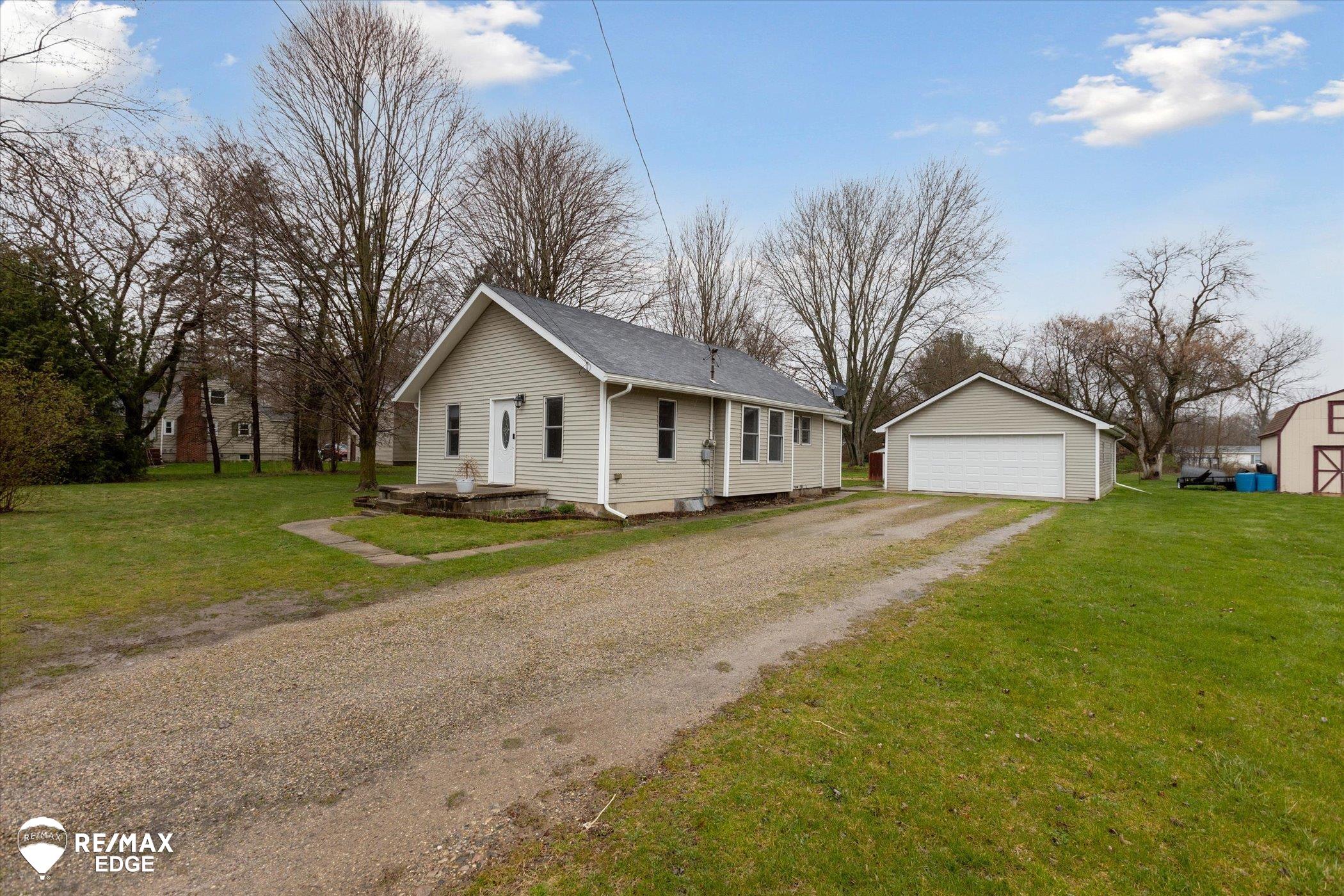 7449 East Coldwater Road Davison, MI 48423 - Photo 4 of 36