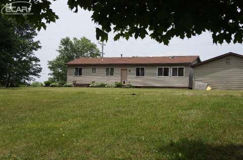 3858 North Lapeer Road Lapeer, MI 48446 - Photo 6 of 25 20439593-5.JPG