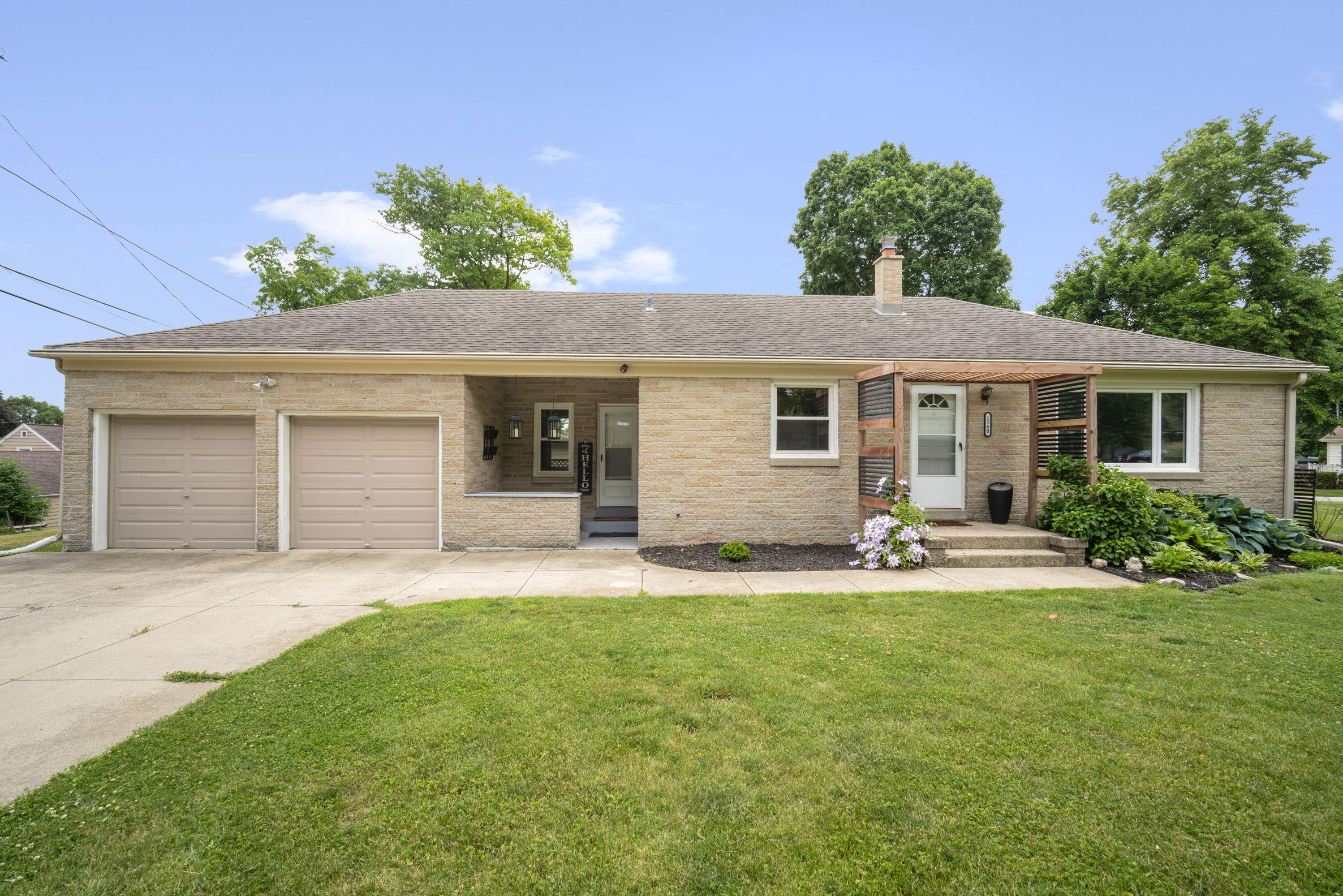 1260 South Edwards Street Brookfield, WI 53005 - Photo 1 of 26 1_imgDSC09032