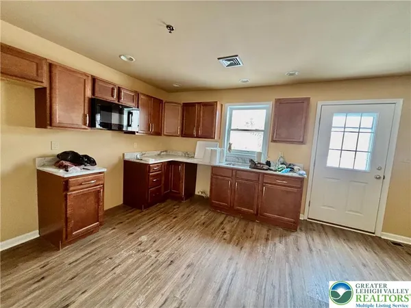 $1,975 | 10 Railroad Avenue, East Bangor, PA 18013