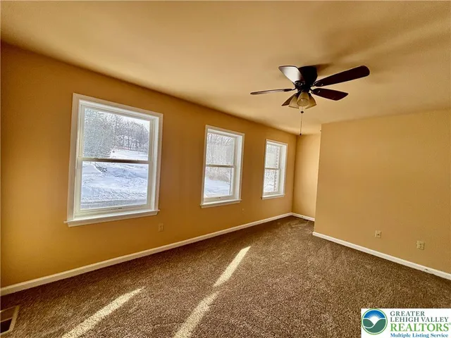 $1,975 | 10 Railroad Avenue, East Bangor, PA 18013