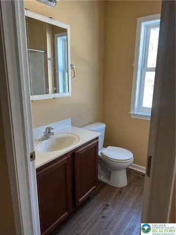 $1,975 | 10 Railroad Avenue, East Bangor, PA 18013