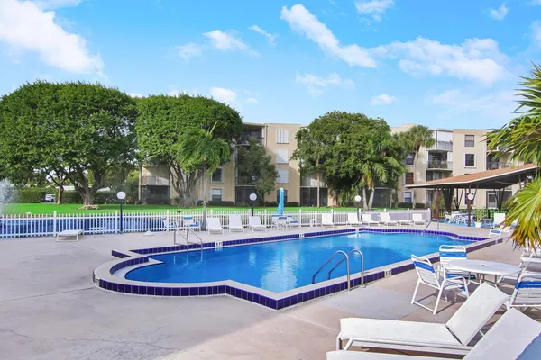 $175,000 | 300 Waterway Drive South, Unit 407, Lantana, FL 33462
