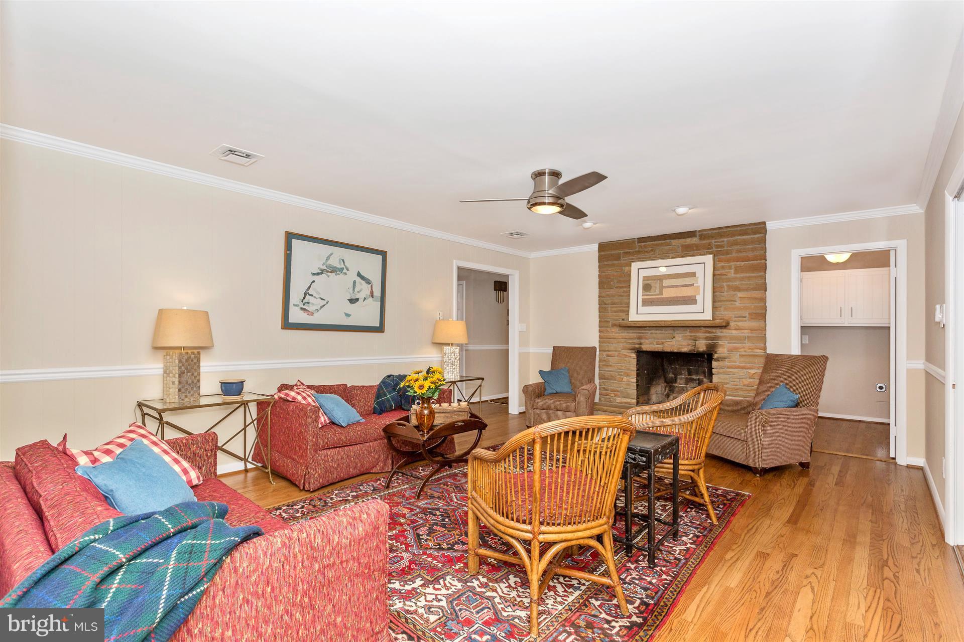 19639 Spring Creek Road Hagerstown, MD 21742 - Photo 14 of 30 family room w/wet bar and fireplace