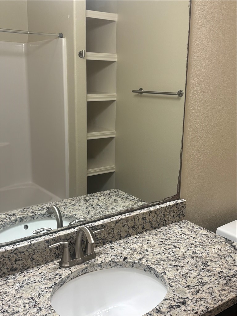 921 Moore Avenue Portland, TX 78374 - Photo 4 of 18 a room with a sink