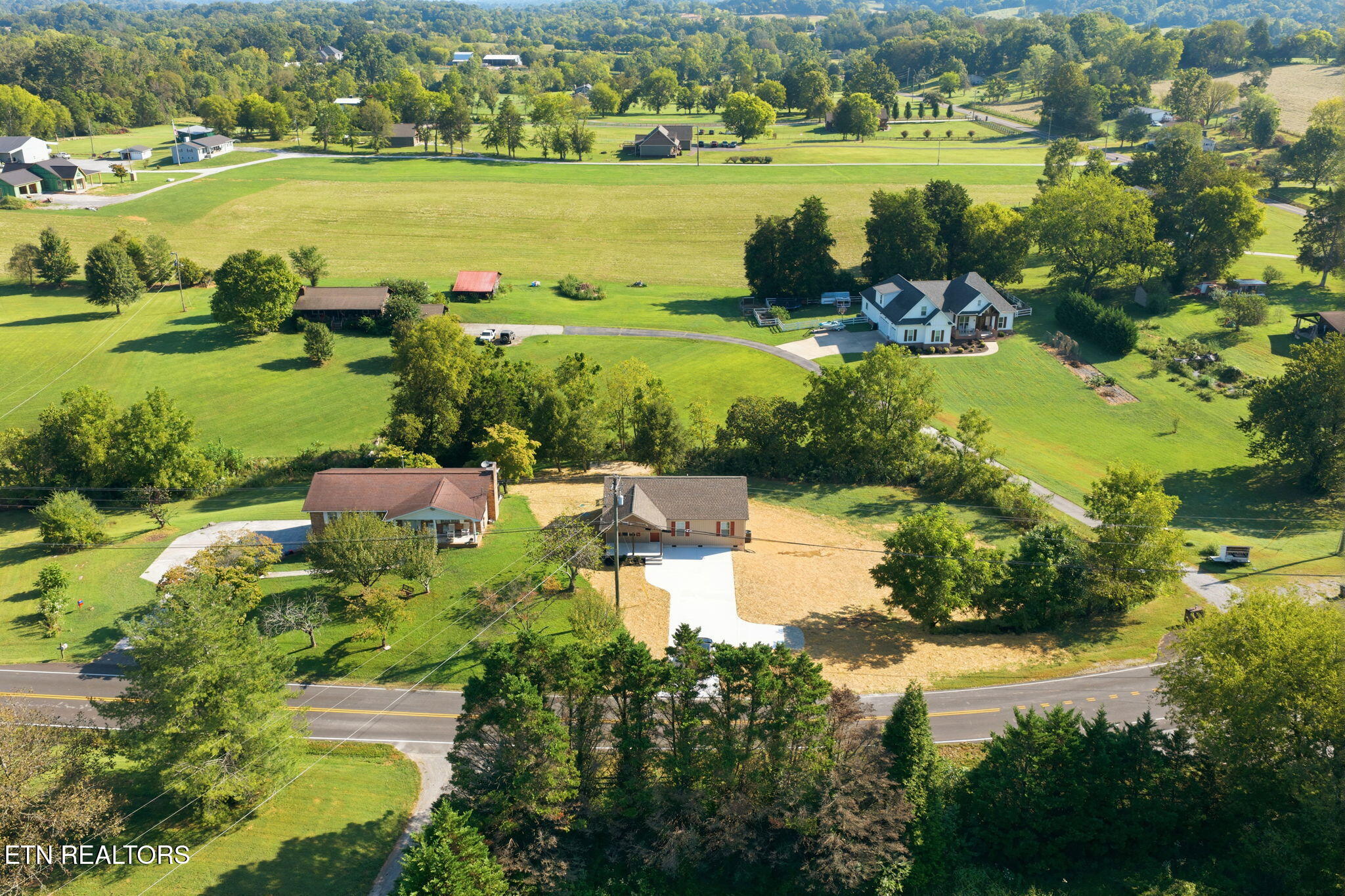 185 Brushy Valley Road Clinton, TN 37716 - Photo 5 of 29 6-web-or-mls-006_DJI_20260909101030_0450