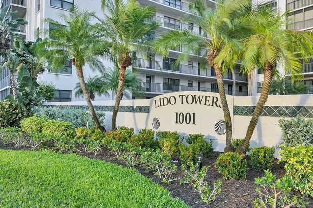 $700,000 | 1001 Benjamin Franklin Drive, Unit 201, Sarasota, FL 34236