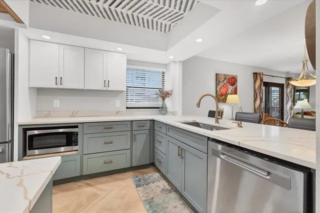 $700,000 | 1001 Benjamin Franklin Drive, Unit 201, Sarasota, FL 34236