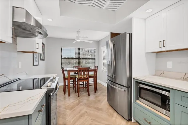 $700,000 | 1001 Benjamin Franklin Drive, Unit 201, Sarasota, FL 34236