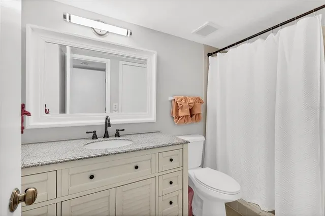 $700,000 | 1001 Benjamin Franklin Drive, Unit 201, Sarasota, FL 34236