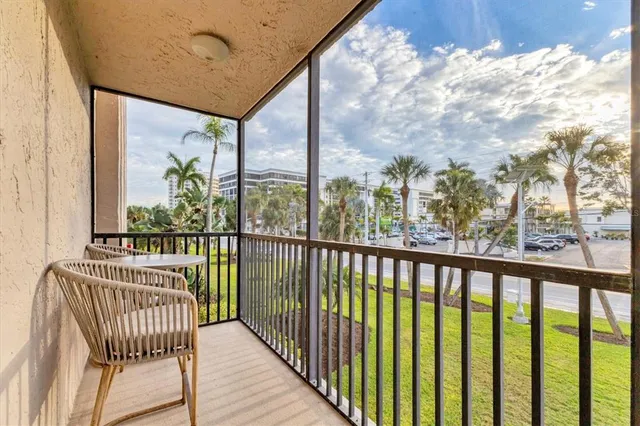 $700,000 | 1001 Benjamin Franklin Drive, Unit 201, Sarasota, FL 34236