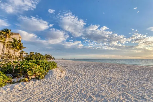 $700,000 | 1001 Benjamin Franklin Drive, Unit 201, Sarasota, FL 34236