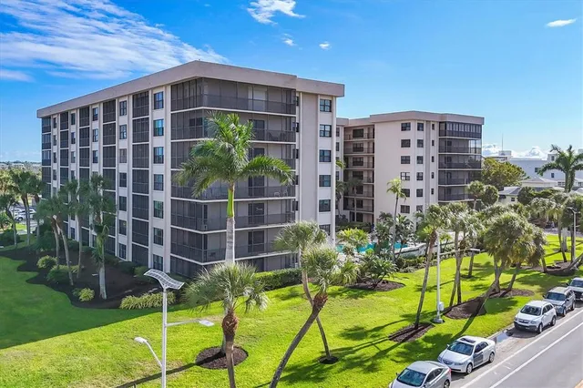 $700,000 | 1001 Benjamin Franklin Drive, Unit 201, Sarasota, FL 34236