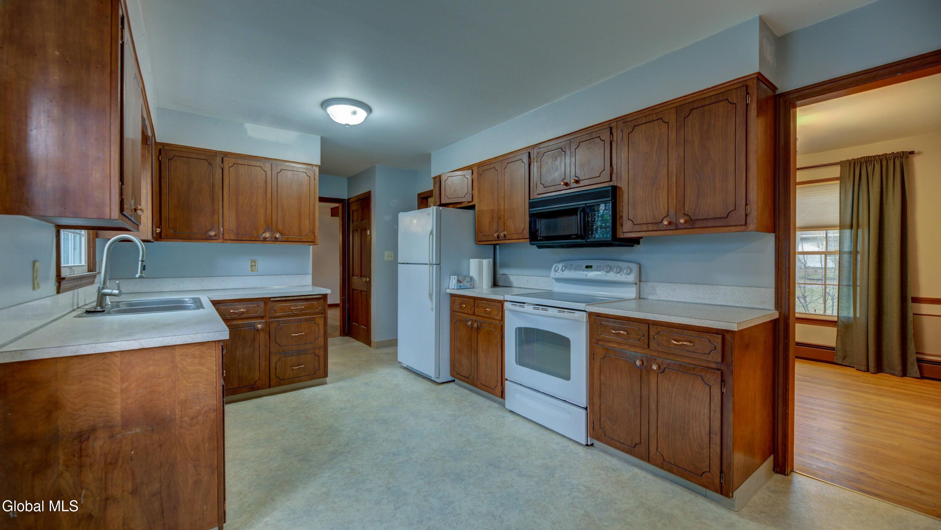38 Hamilton Street Guilderland, NY 12084 - Photo 10 of 34 38 Hamilton St-23