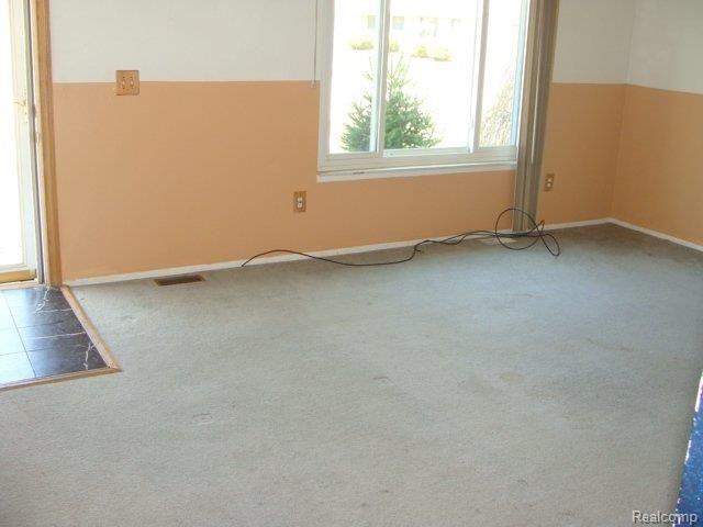 505 Buckingham Road Canton, MI 48188 - Photo 5 of 10 LIVING ROOM