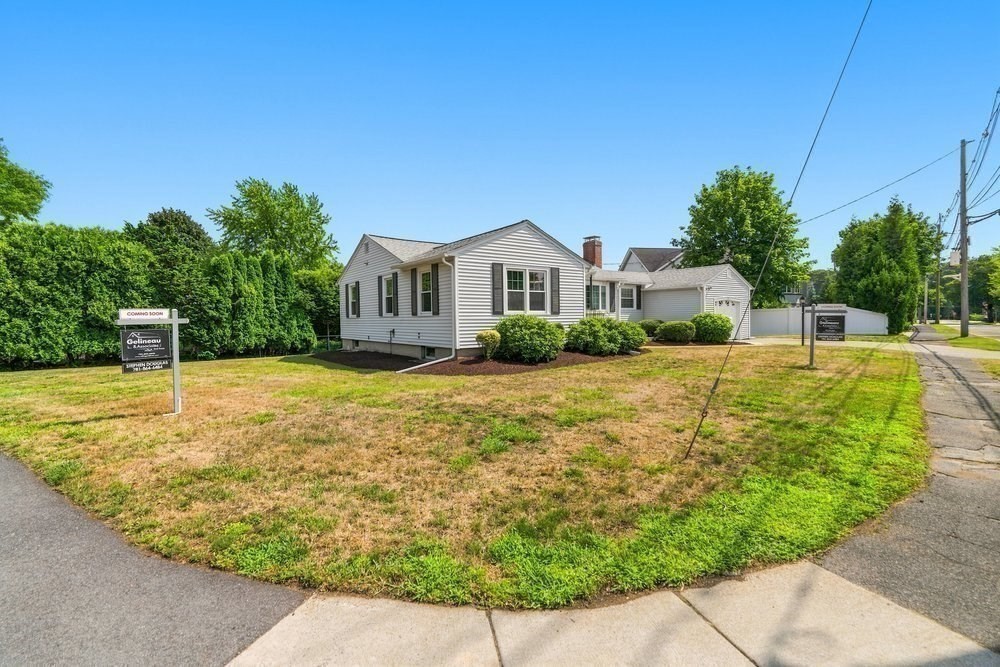 4 Abbott Road Waltham, MA 02452 - Photo 3 of 37 Gallery Image 3