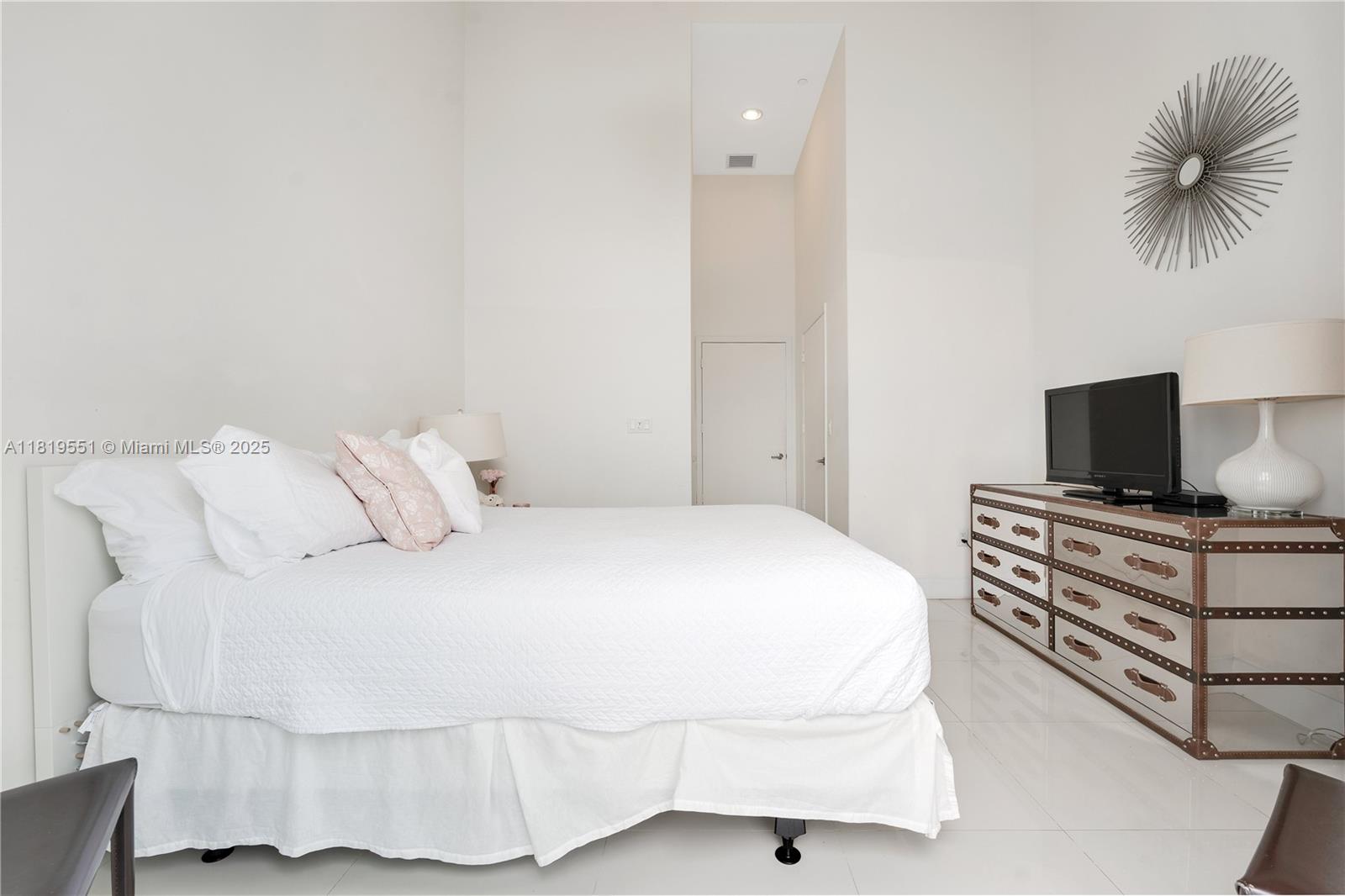 485 Brickell Avenue, Unit 4004 Miami, FL 33131 - Photo 19 of 22 a bedroom with a bed and flat screen tv