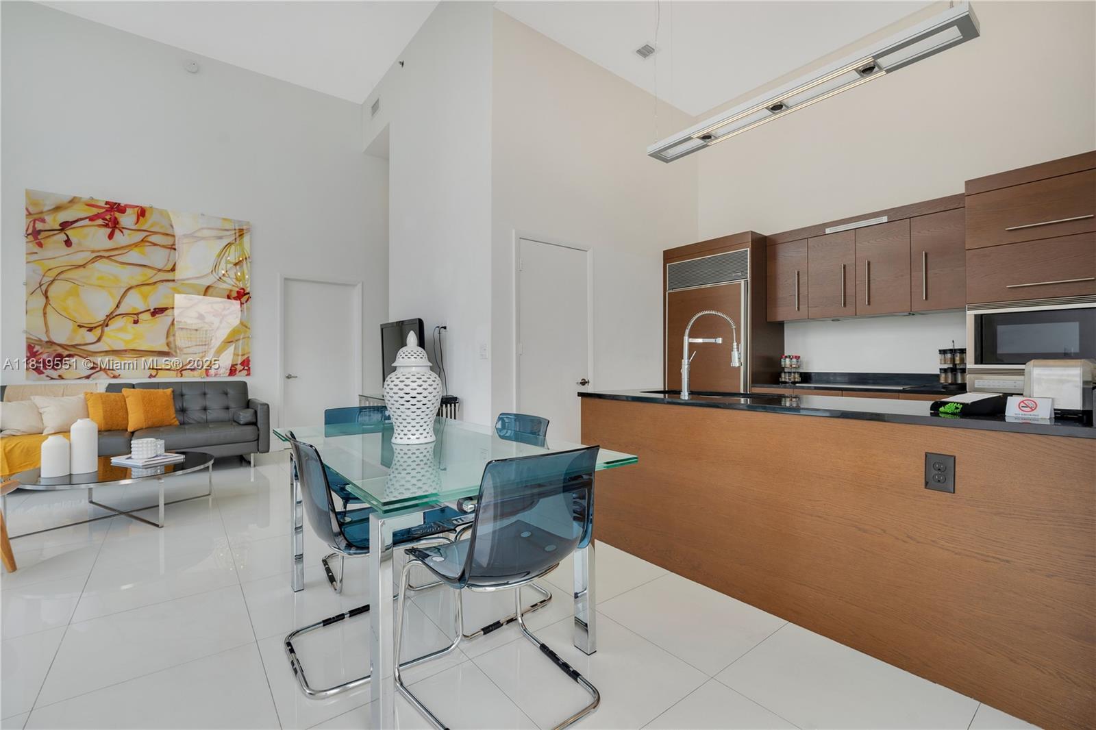 485 Brickell Avenue, Unit 4004 Miami, FL 33131 - Photo 7 of 22 a living room with furniture and a dining table