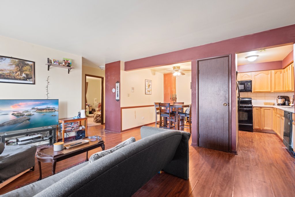 4840 West Engle Road, Unit 2NE Alsip, IL 60803 - Photo 3 of 17 Gallery Image 3