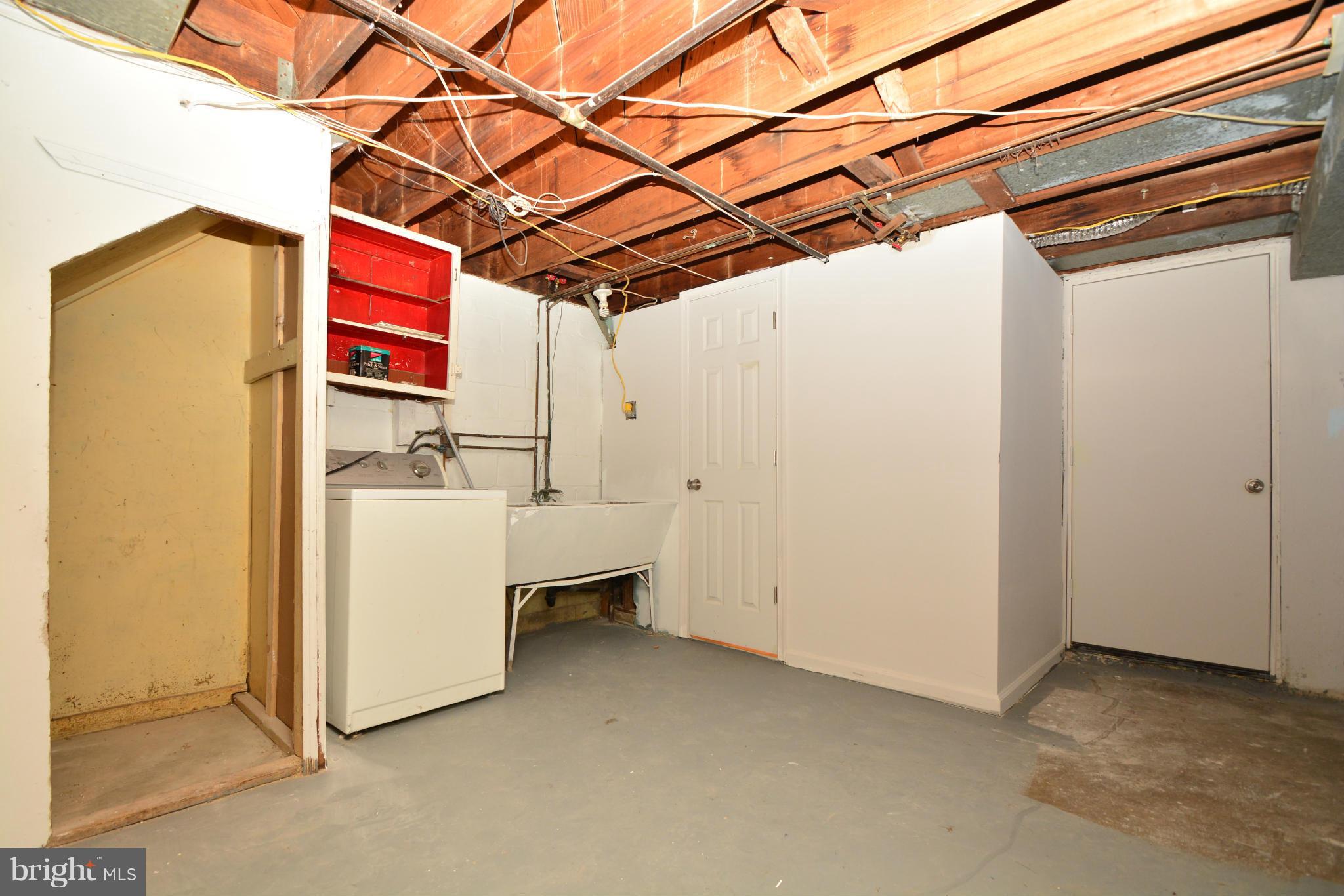 2859 Plainfield Road Dundalk, MD 21222 - Photo 21 of 24 a utility room with dryer and washer