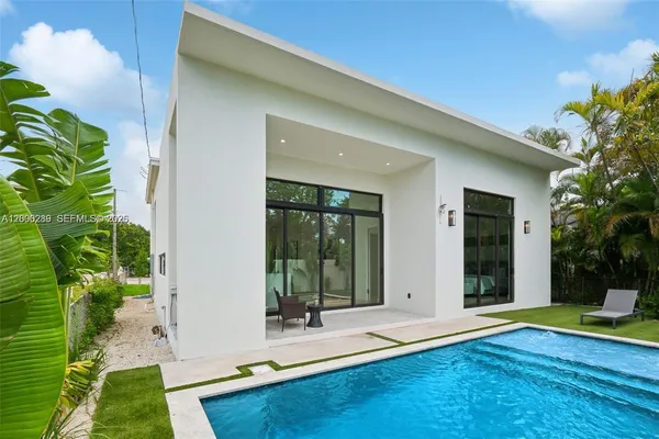 $10,800 | 510 Northwest 50th Street, Miami, FL 33127