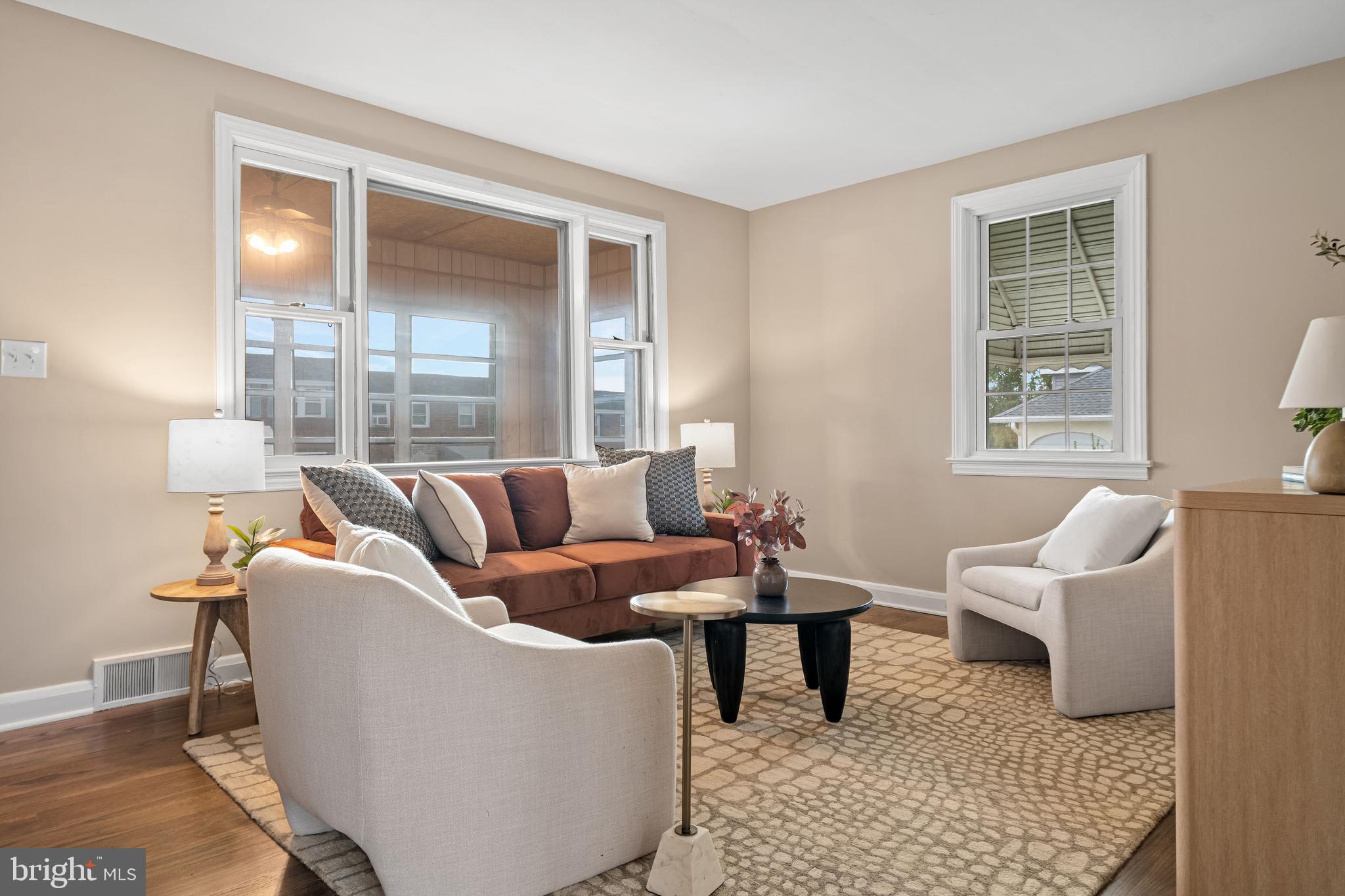 214 West Arundel Road Baltimore, MD 21225 - Photo 5 of 30 Living Room