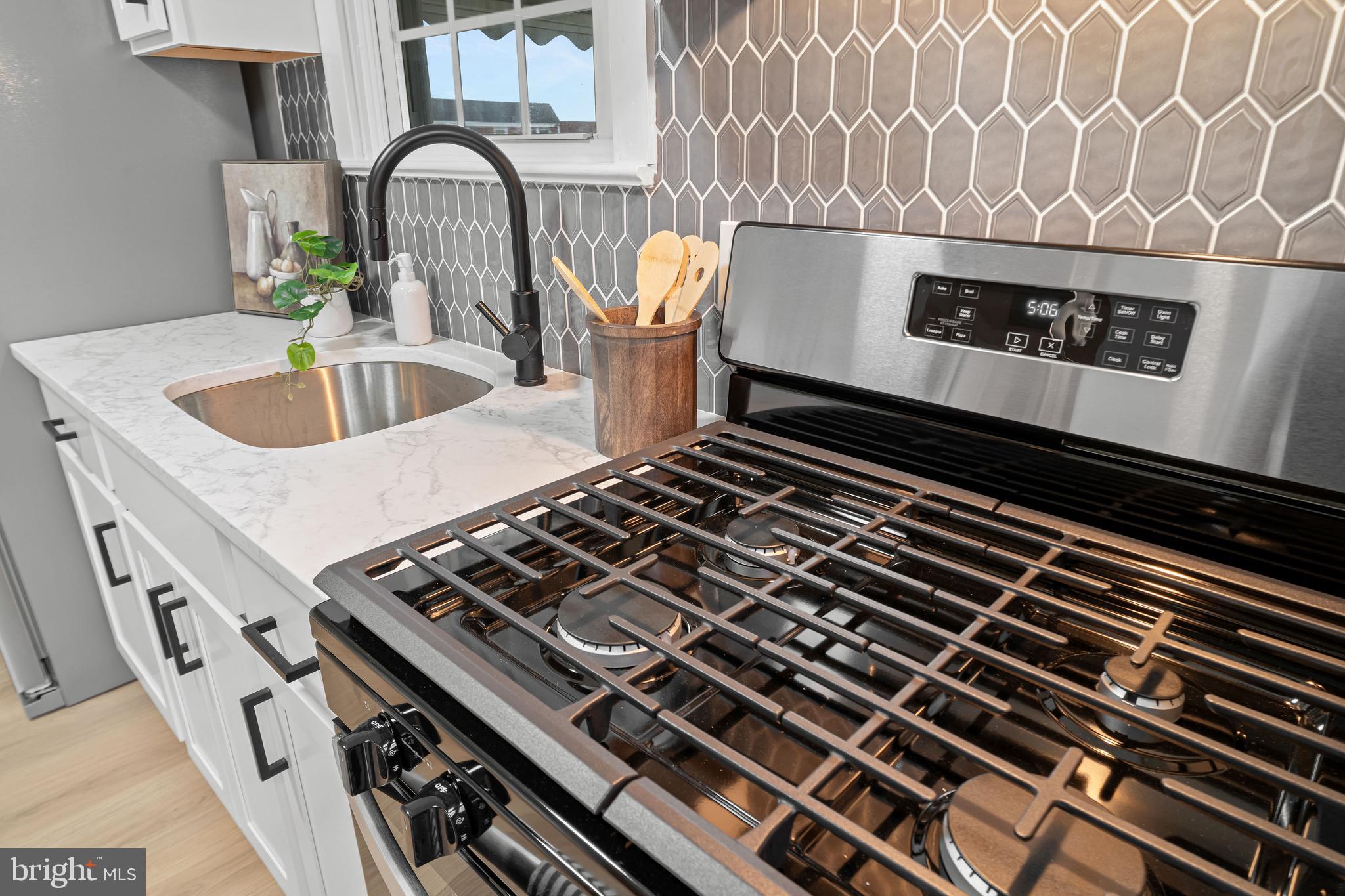 214 West Arundel Road Baltimore, MD 21225 - Photo 8 of 30 Stainless Steel Appliances