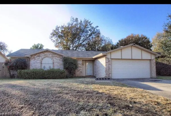 $2,195 | 3109 Meadow Wood Lane, Bedford, TX 76021