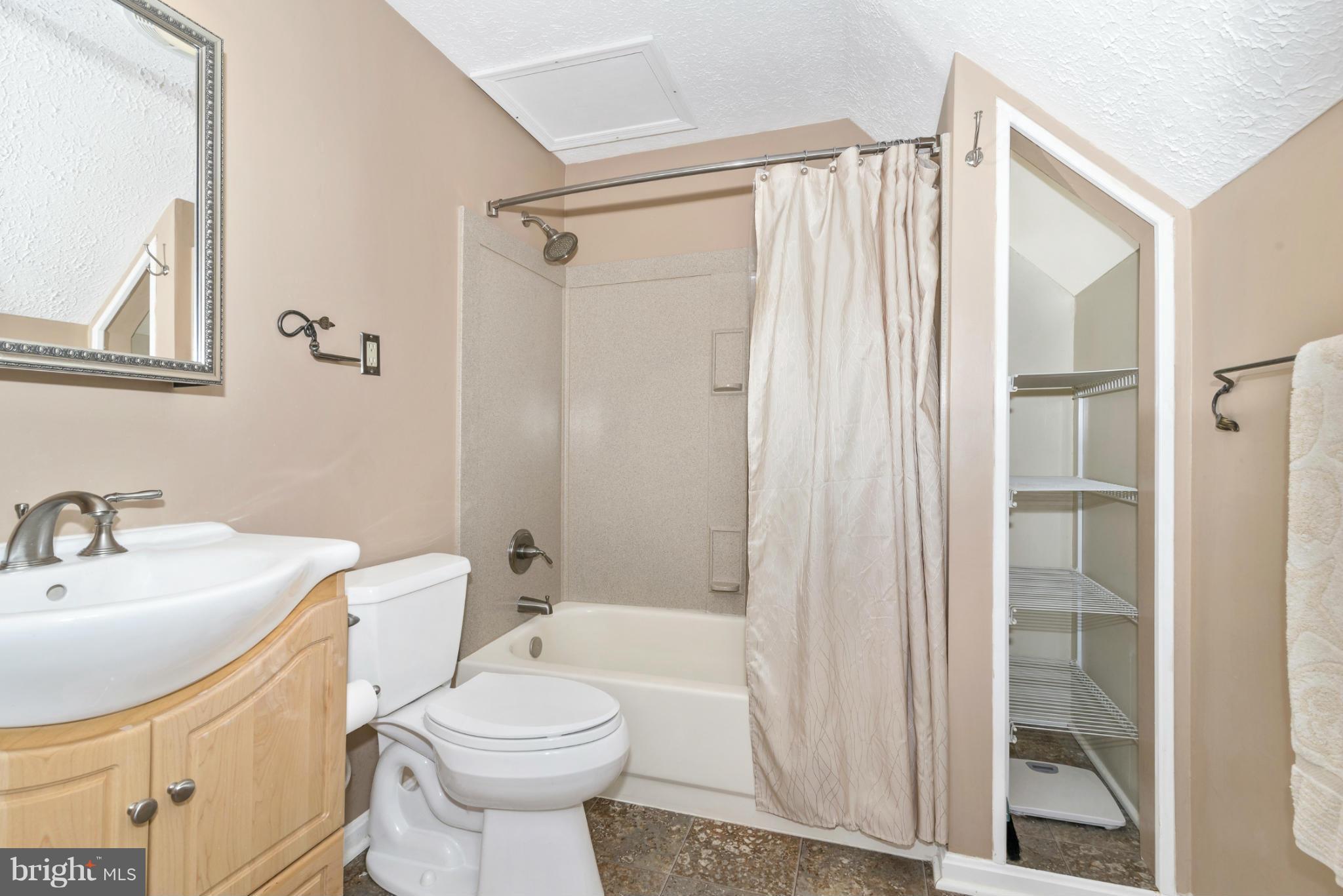 4575 Ford Fields Road Frederick, MD 21702 - Photo 25 of 30 Bath (Master)