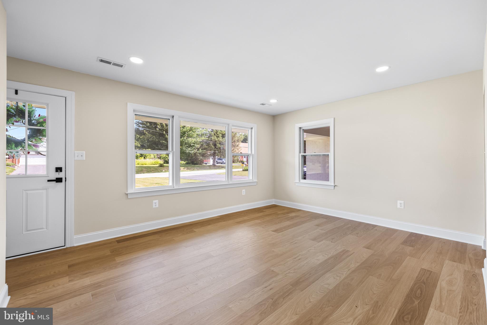 1733 Bollinger Road Westminster, MD 21157 - Photo 5 of 35