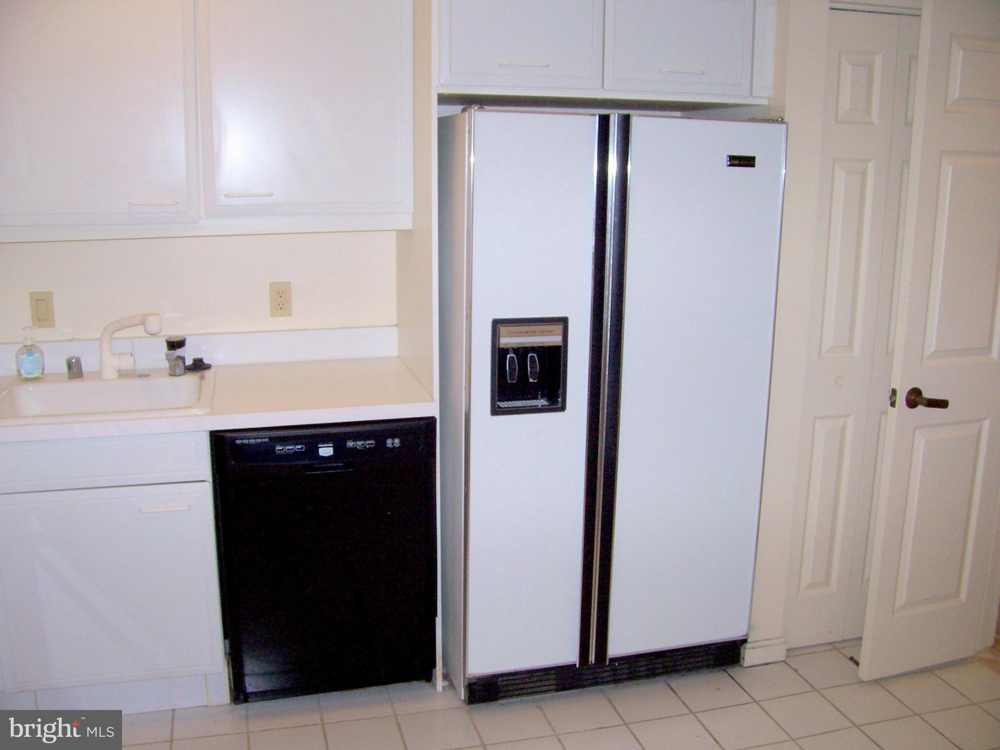 3801 Canterbury Road, Unit 407 Baltimore, MD 21218 - Photo 4 of 16 Kitchen