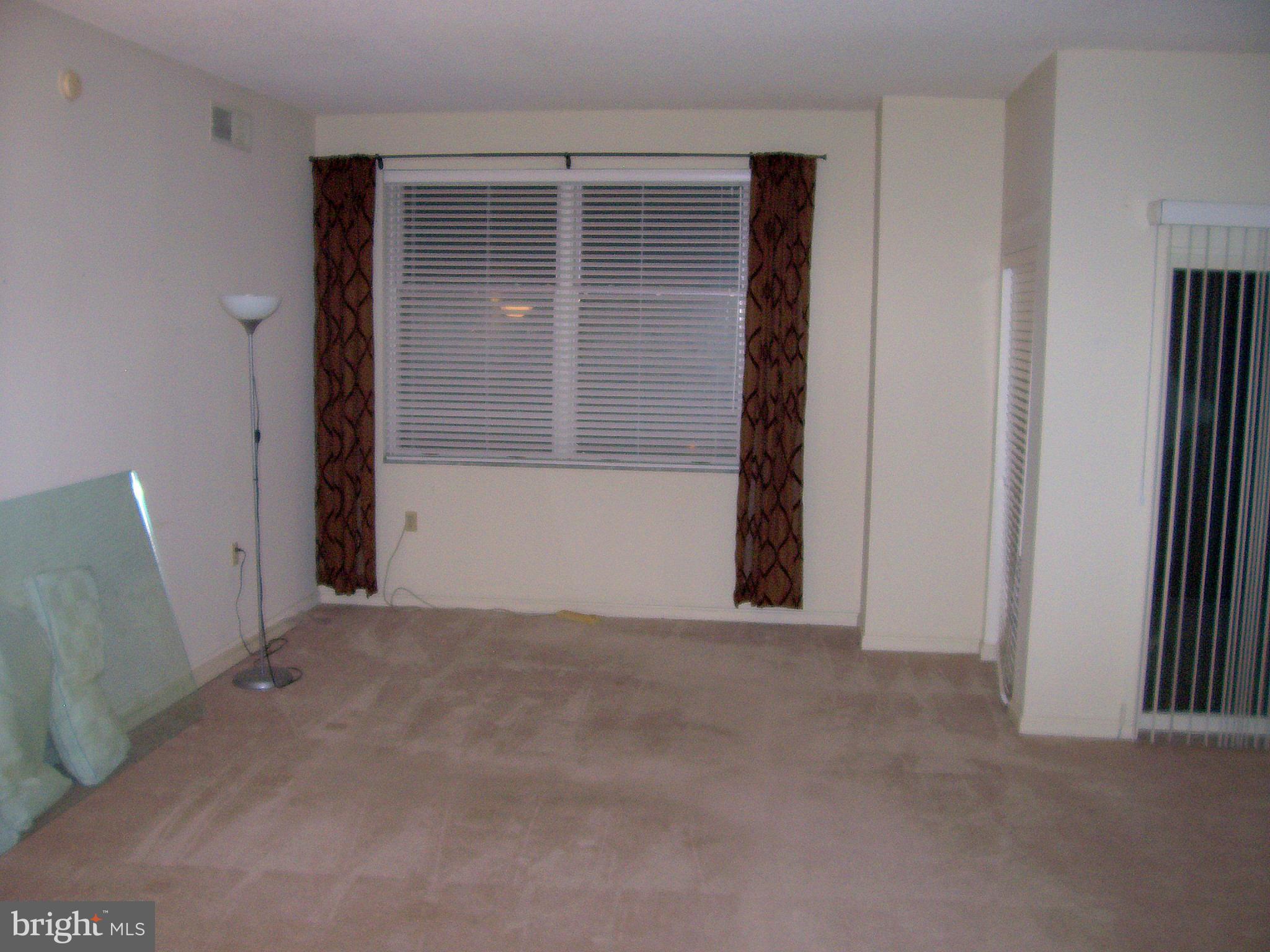3801 Canterbury Road, Unit 407 Baltimore, MD 21218 - Photo 8 of 16 Living Room