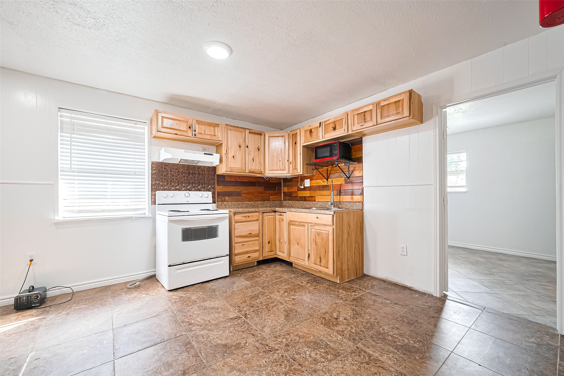 227 North Austin Drive Angleton, TX 77515 - Photo 14 of 41