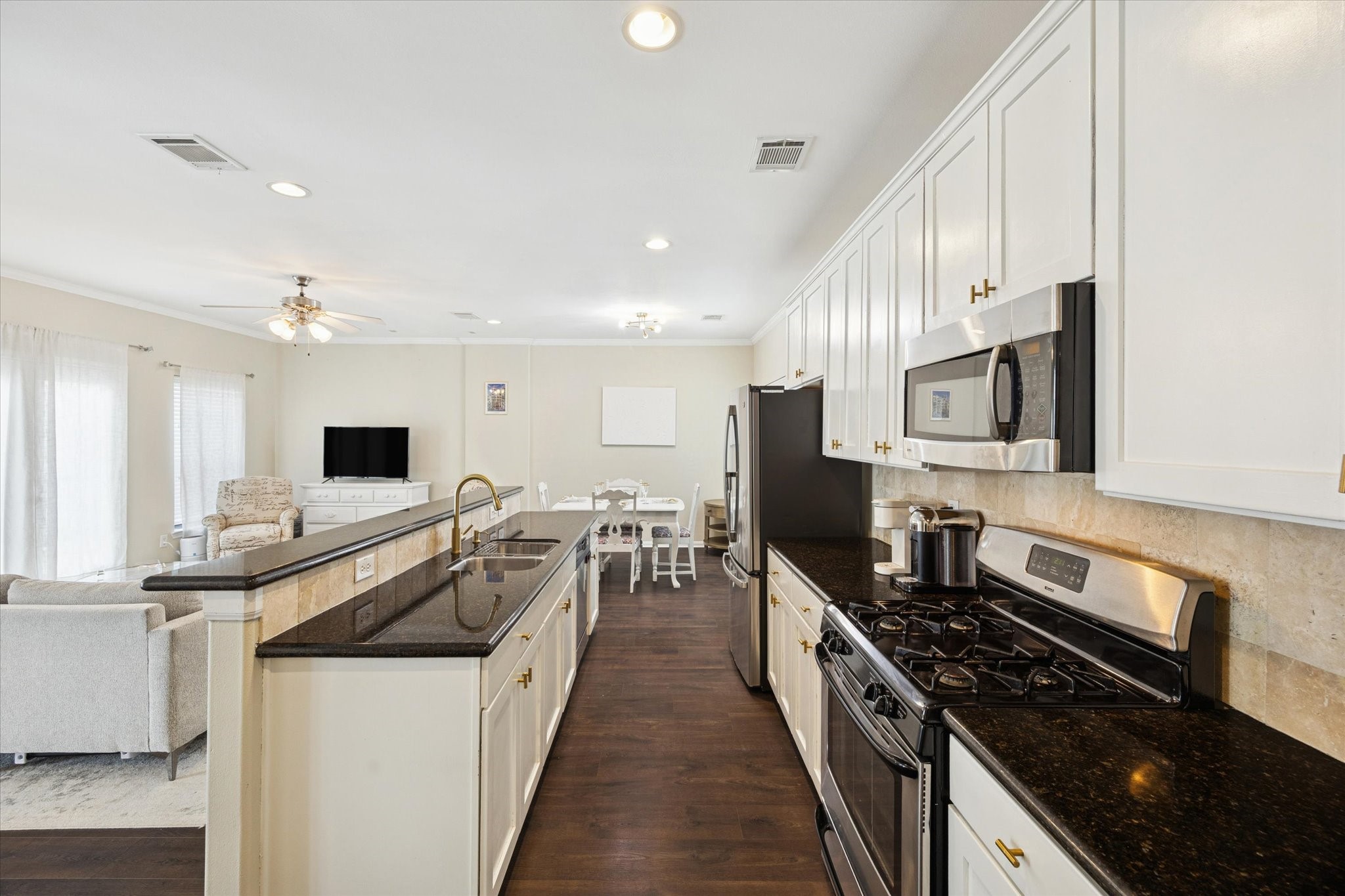 4411 Koehler Street, Unit E Houston, TX 77007 - Photo 3 of 22 Kitchen