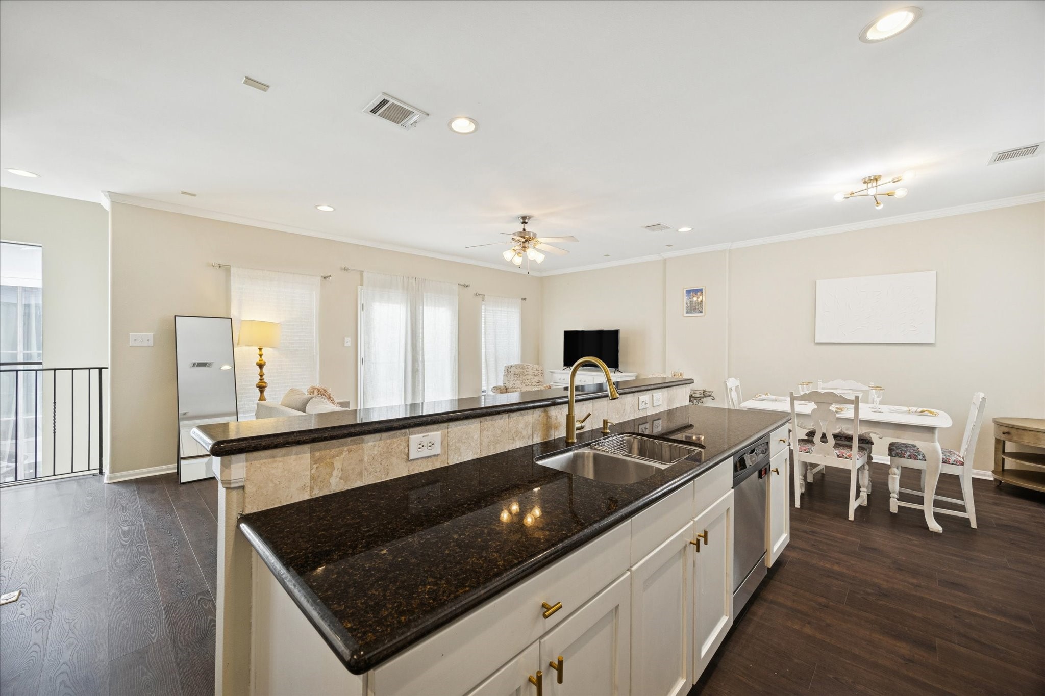 4411 Koehler Street, Unit E Houston, TX 77007 - Photo 4 of 22 Kitchen