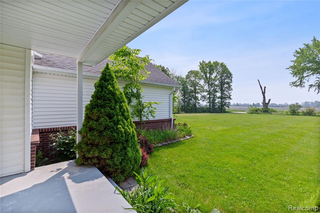 12172 Rynn Road Emmett, MI 48022 - Photo 3 of 38