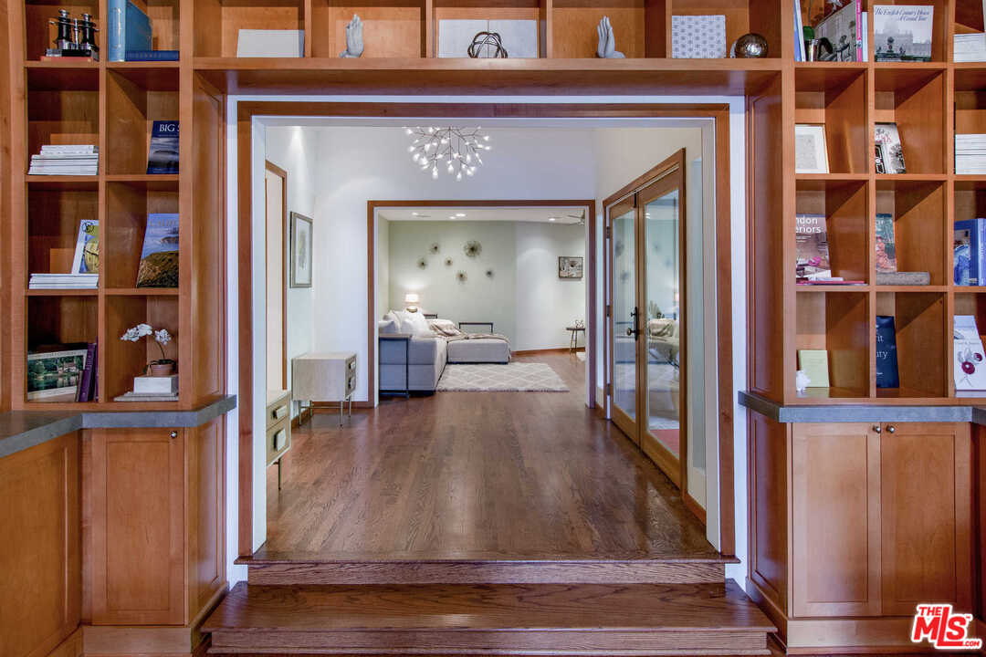8027 Briar Summit Drive Los Angeles, CA 90046 - Photo 21 of 43 a view of living room