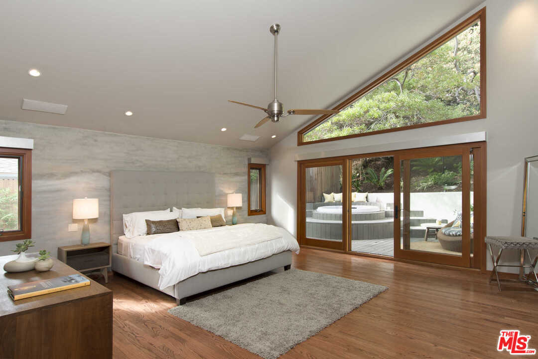8027 Briar Summit Drive Los Angeles, CA 90046 - Photo 28 of 43 a bedroom with a large bed and a large window